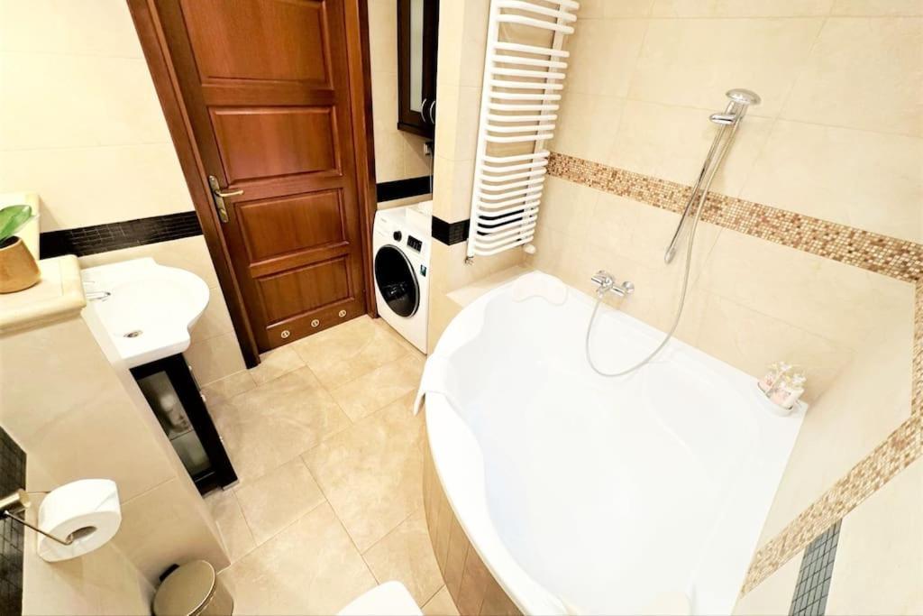 Exclusive Penthouse Near Citycenter 120M2 +Netflix Krasków Εξωτερικό φωτογραφία