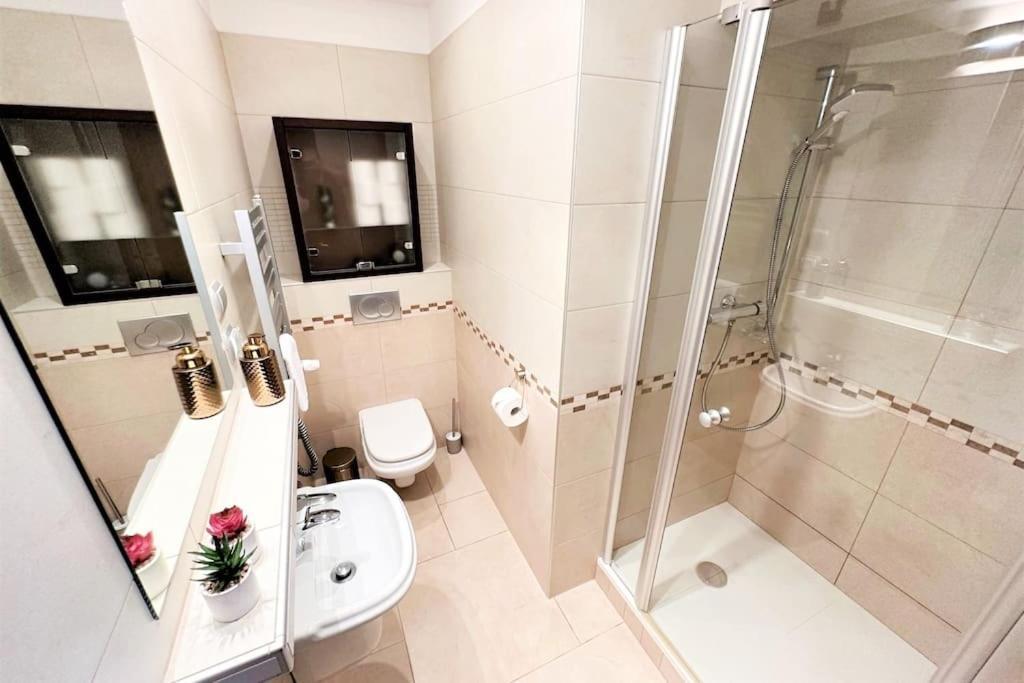 Exclusive Penthouse Near Citycenter 120M2 +Netflix Krasków Εξωτερικό φωτογραφία